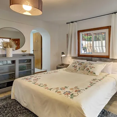 Portugal With Pool & Mountain View *