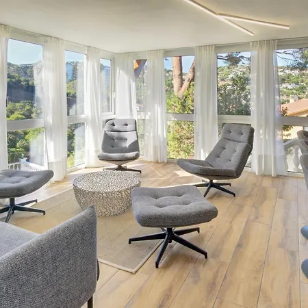 Portugal With Pool & Mountain View