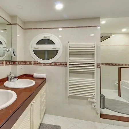 Portugal With Pool & Mountain View