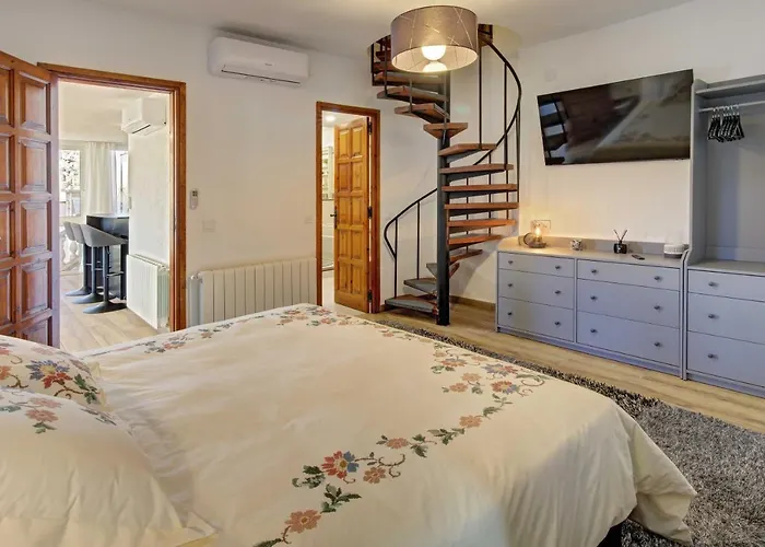 Portugal With Pool & Mountain View