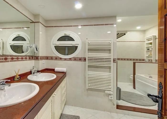 Portugal With Pool & Mountain View