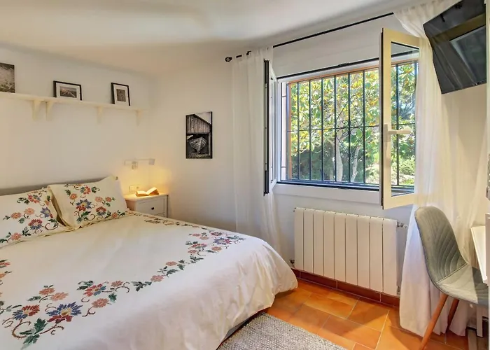 Portugal With Pool & Mountain View